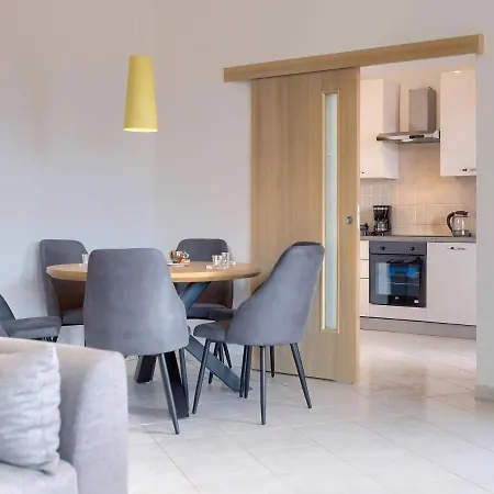 Flores By Interhome * Рабац