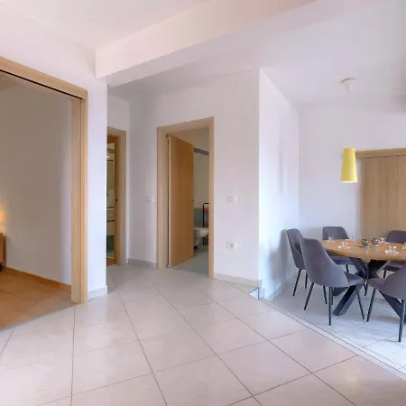 Апартаменты Flores By Interhome *