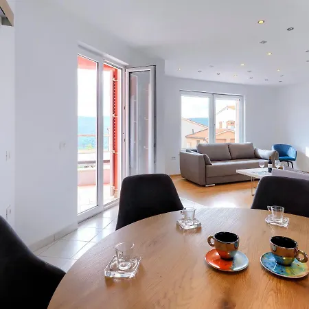 Flores By Interhome Рабац