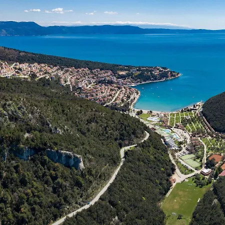 Flores By Interhome * Рабац