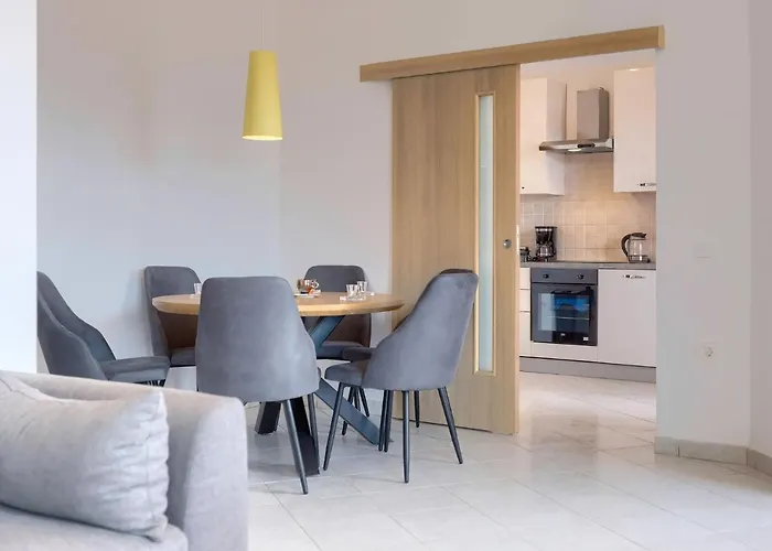 Flores By Interhome * Rabac